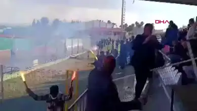 Pazarcı Eşine Tribünde Yıl Dönümü Sürprizi!