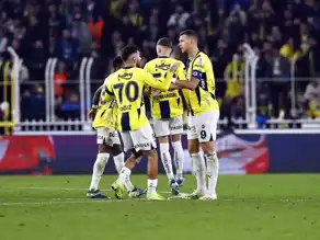 Fenerbahçe, Rizespor'u 3-2 Yenerek Zirveye Yaklaştı