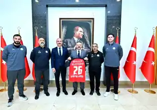 Mihalıççık Hentbol Takımı, Vali Aksoy'u Ziyaret Etti