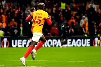 Osimhen, AZ Alkmaar'ı Sarsan Golle 20. Golüne Ulaştı!