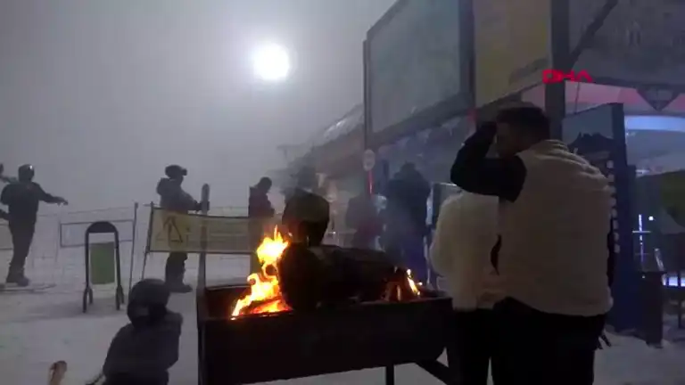 Erciyes'te Büyülü Meşaleli Gece Kayağı!