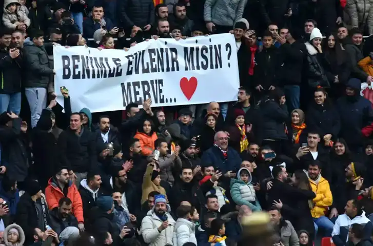 Kayserispor Maçında Evlilik Teklifi!