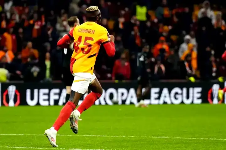 Osimhen, AZ Alkmaar'ı Sarsan Golle 20. Golüne Ulaştı!